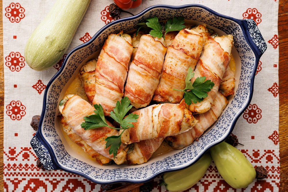 Куриные рулетики в беконе запеченые