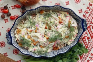 Салат с крабовым мясом и опятами постный